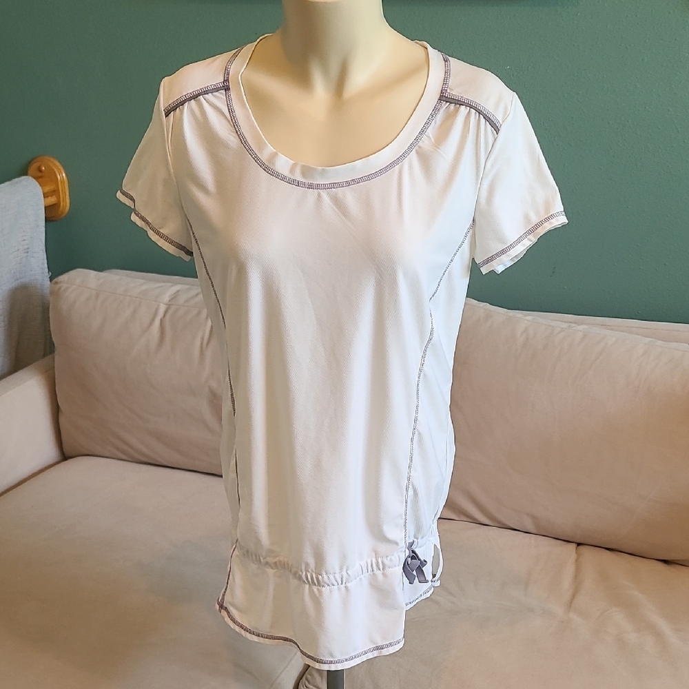 Athleta White Wick It Run Tunic Top, Size Medium